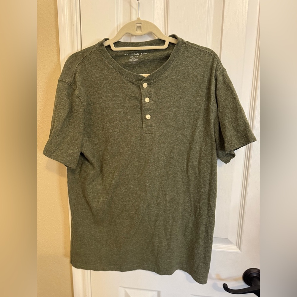 American Eagle Outfitters super soft standard fit Olive henley tee size M